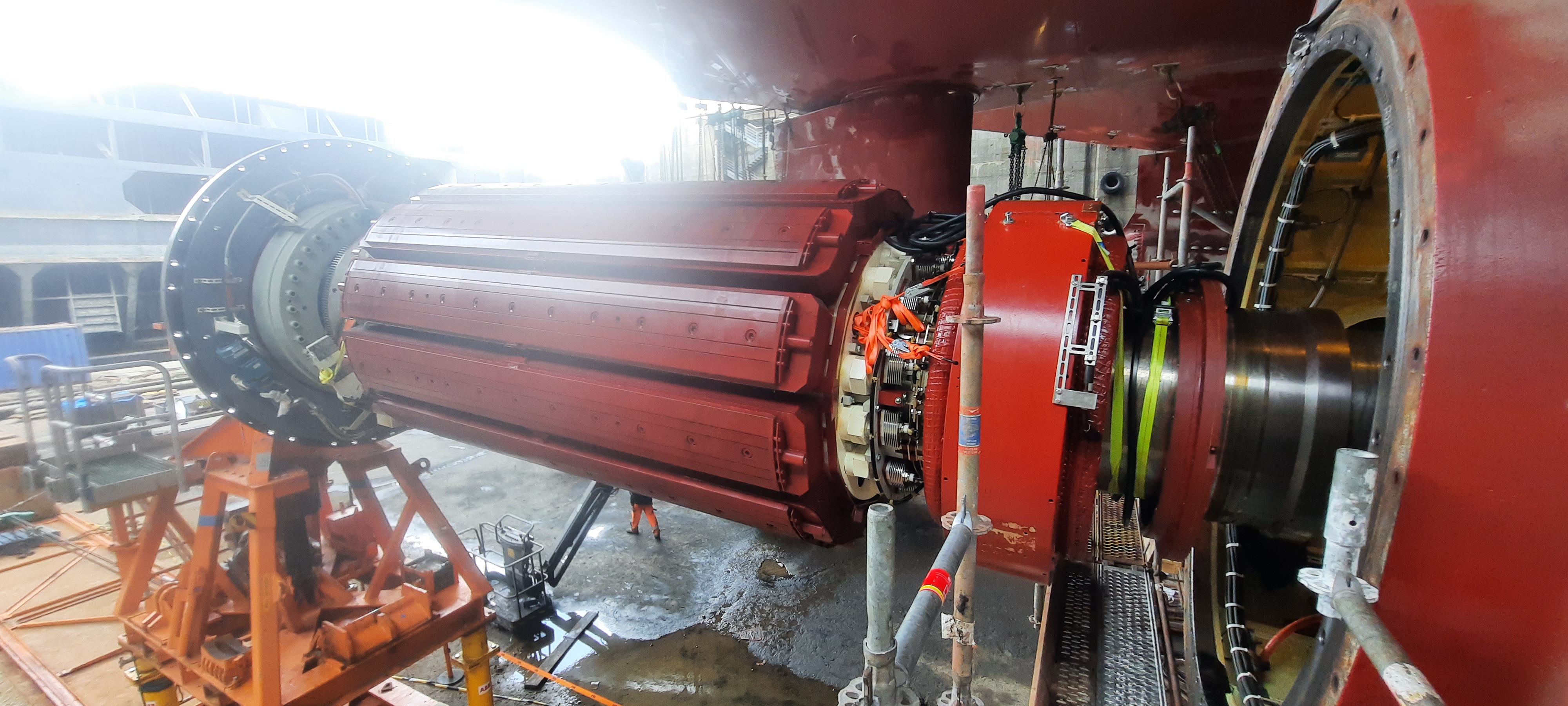 Renewal of electric motor on 15 MW azipod